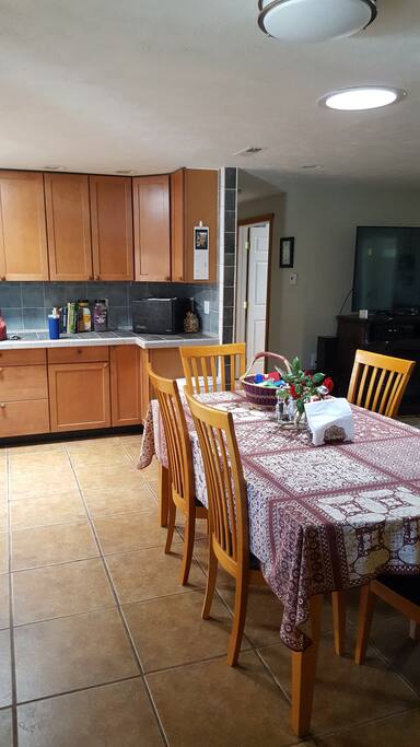 Dining room with seating for 6