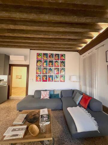 Appartamento in un magnifico palazzo veneziano gallery image 4