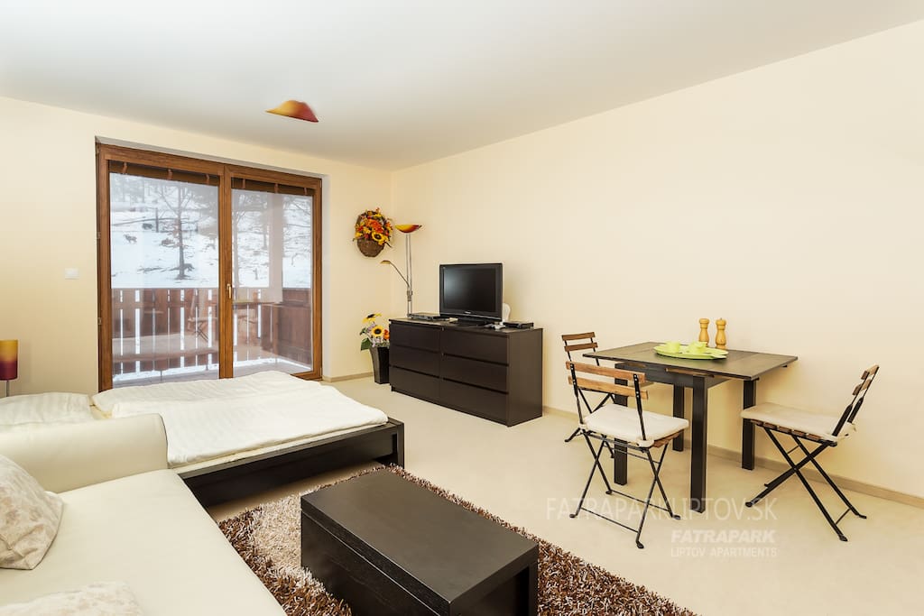 Beautiful apartment full of sun and quiet views.