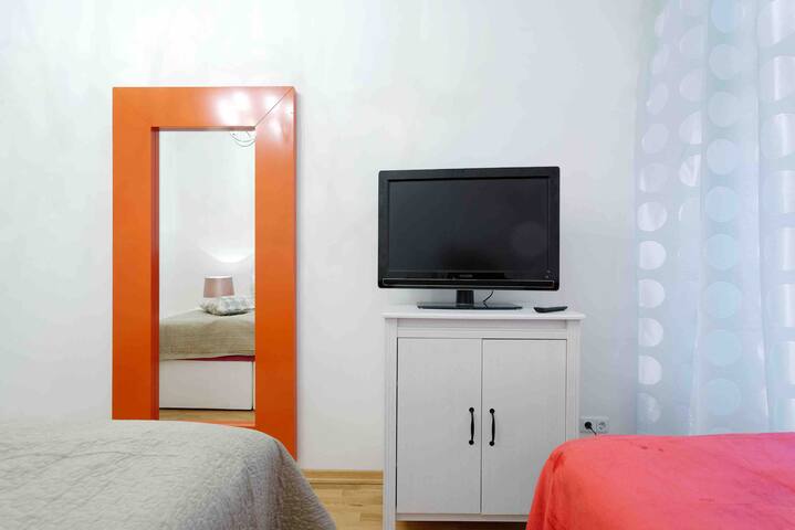 BIG CENTRAL CITY 4RMS FLAT MITTE ROSENTHALER PLATZ gallery image 4