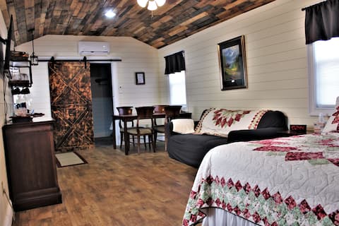 Peaceful Oak Cottage