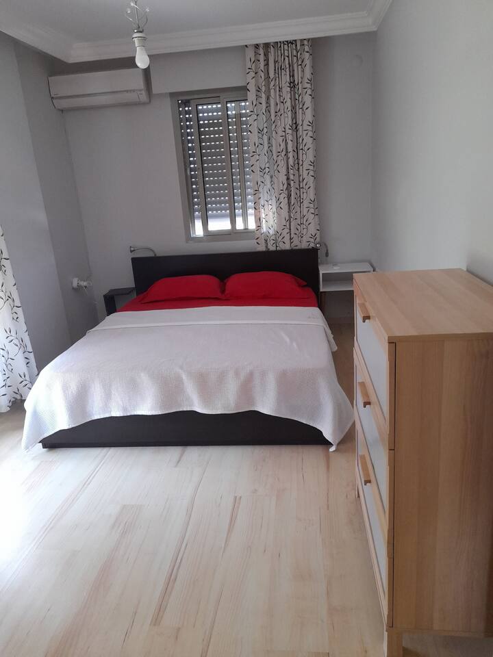 Camera doppia con aria condizionata letto ortopedico nuovo 2023 ricevuto...