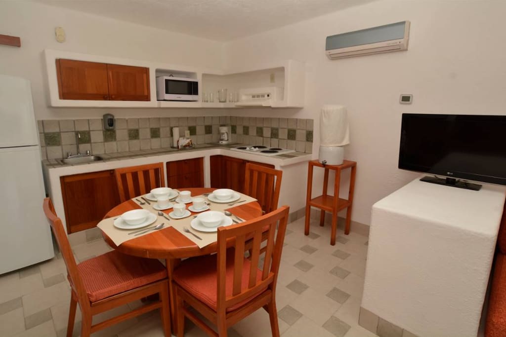 Kitchen and set for 6 people