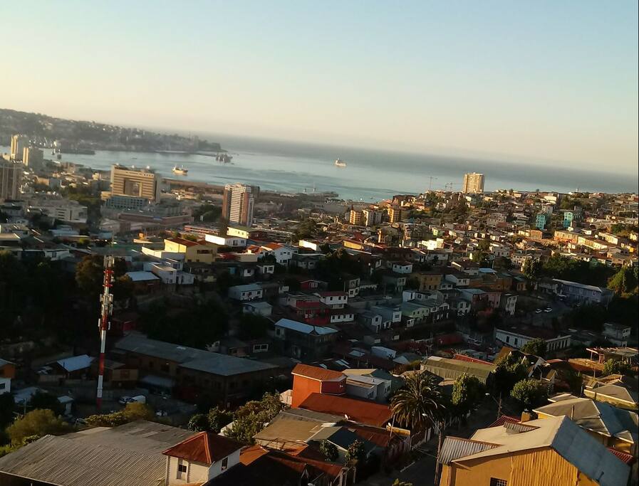 Bahía de Valparaíso de dia, vista desde Terraza