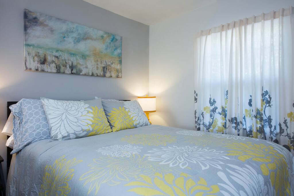 Super comfy bed with lots of pillows