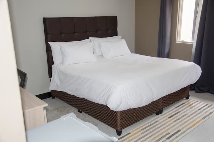 Kamloops 4 Bedroom Apartment - Lusaka