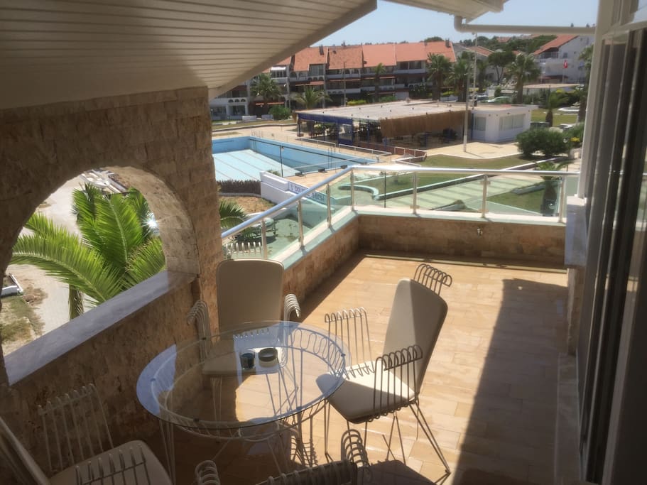 balcony
