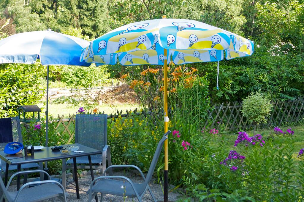 garden, 700 square meters, with garden chairs and -table and big barbecue