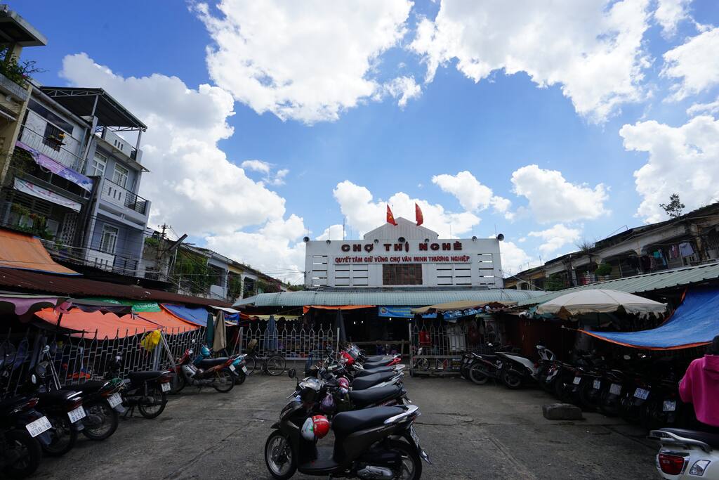 to explore the Vietnamese's daily life with the market - Thi Nghe neighborhood