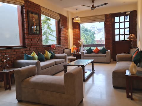 Luxurious Home with Terrace Garden: Bougainvillea