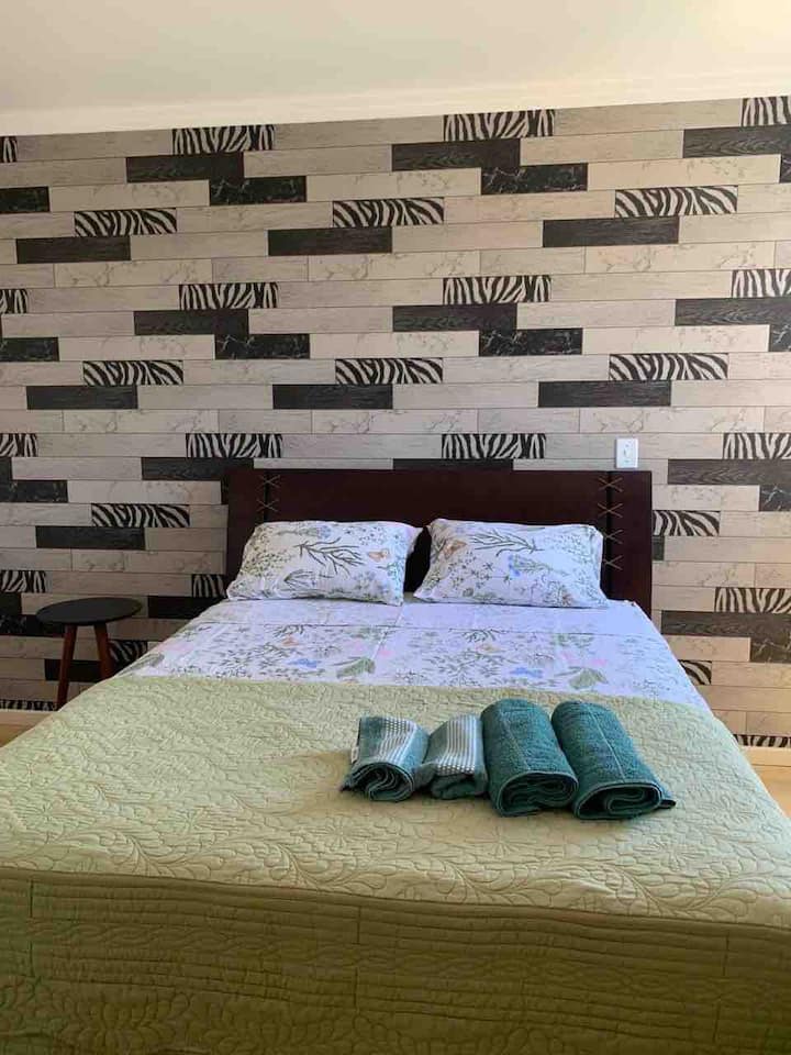 Chumba kilicho na
Kitanda aina ya King na Kiyoyozi