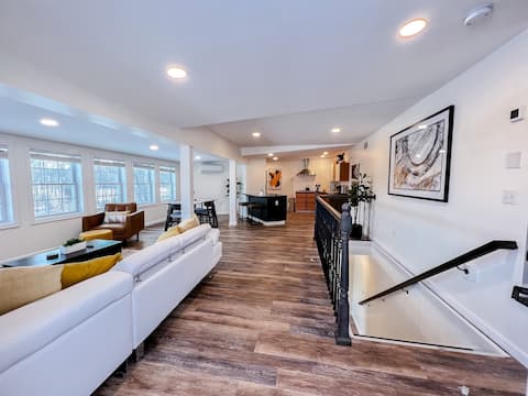 Downtown Derry, A Modern 2-bedroom apt.