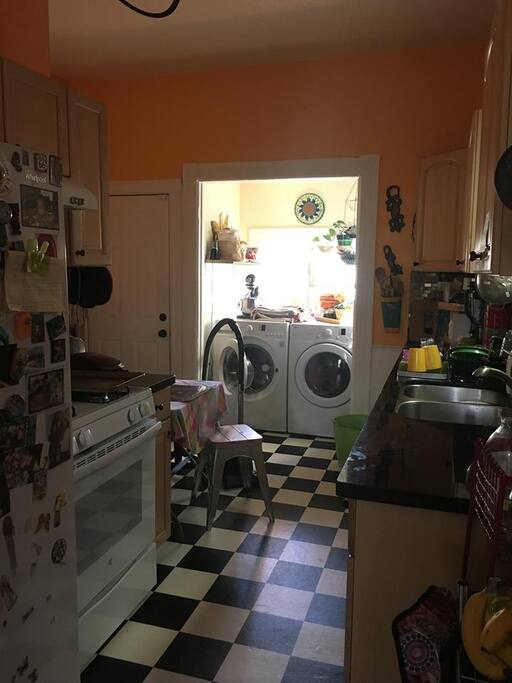 Fun kitchen with w/d
