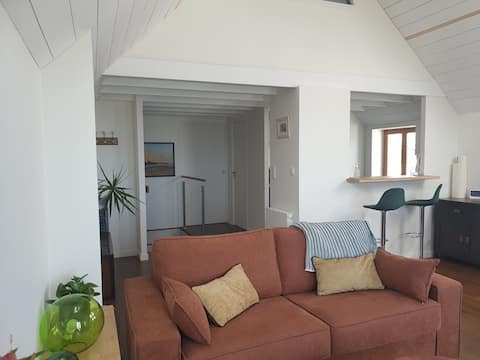 Top performing Airbnb: Apartment overlooking the front port of Palais in Le Palais
