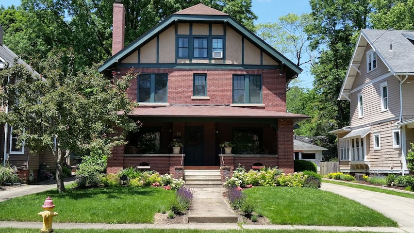 Private bed & bath in the heart of Highland Square