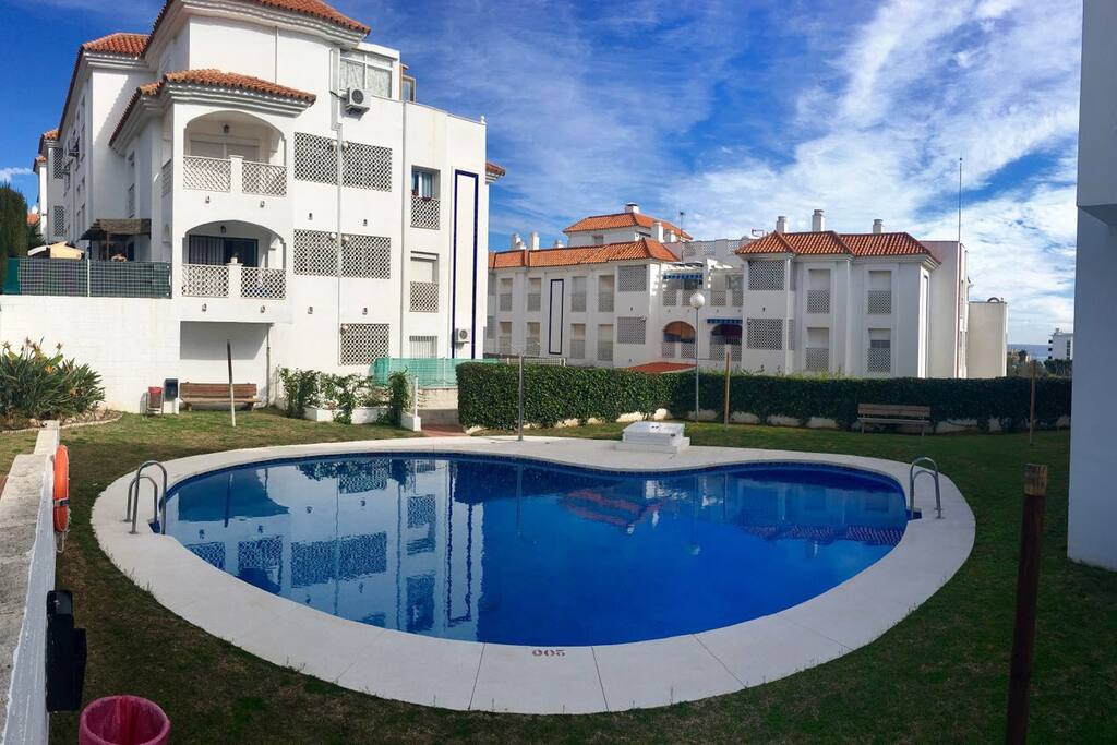 Podrá disfrutar de una bonita piscina comunitaria
