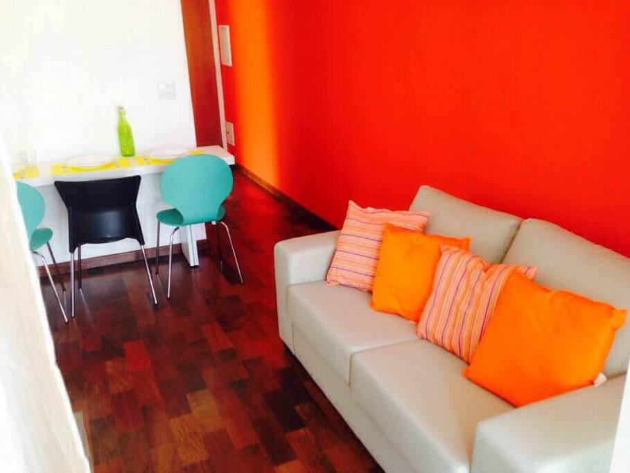 Sala aconchegante com dois ambientes