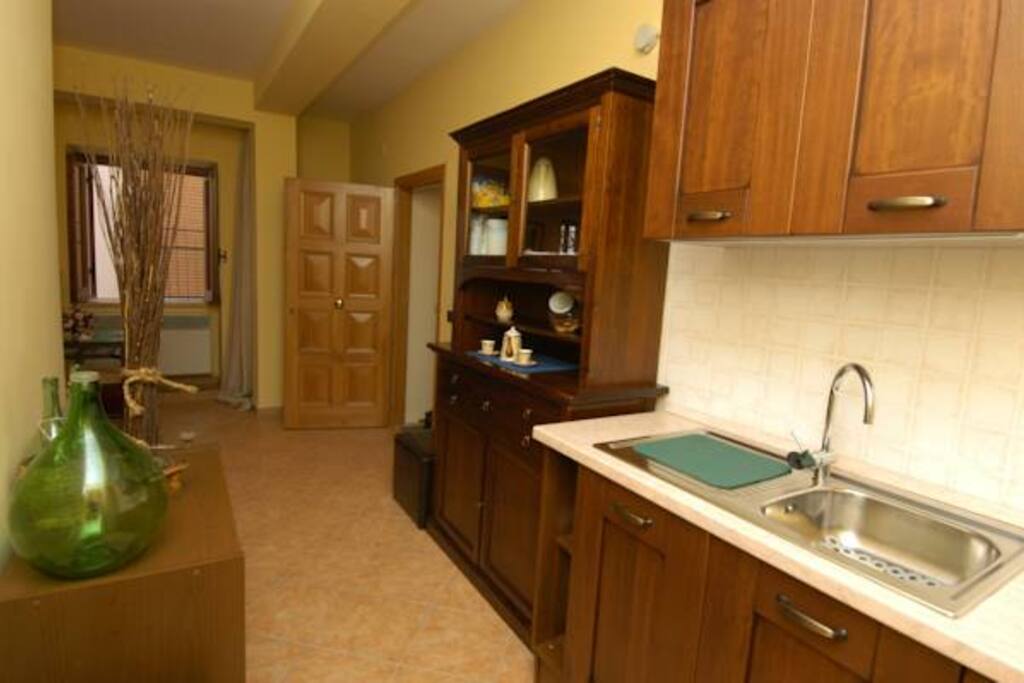 Angolo cucina (senza piano cottura)