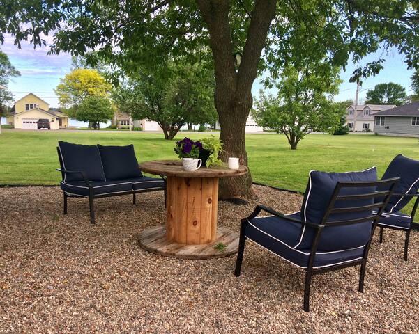 Cheerful & Modern Waterview Cottage