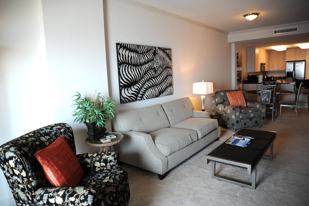 Sea Breeze 704 Deluxe-Livingroom
