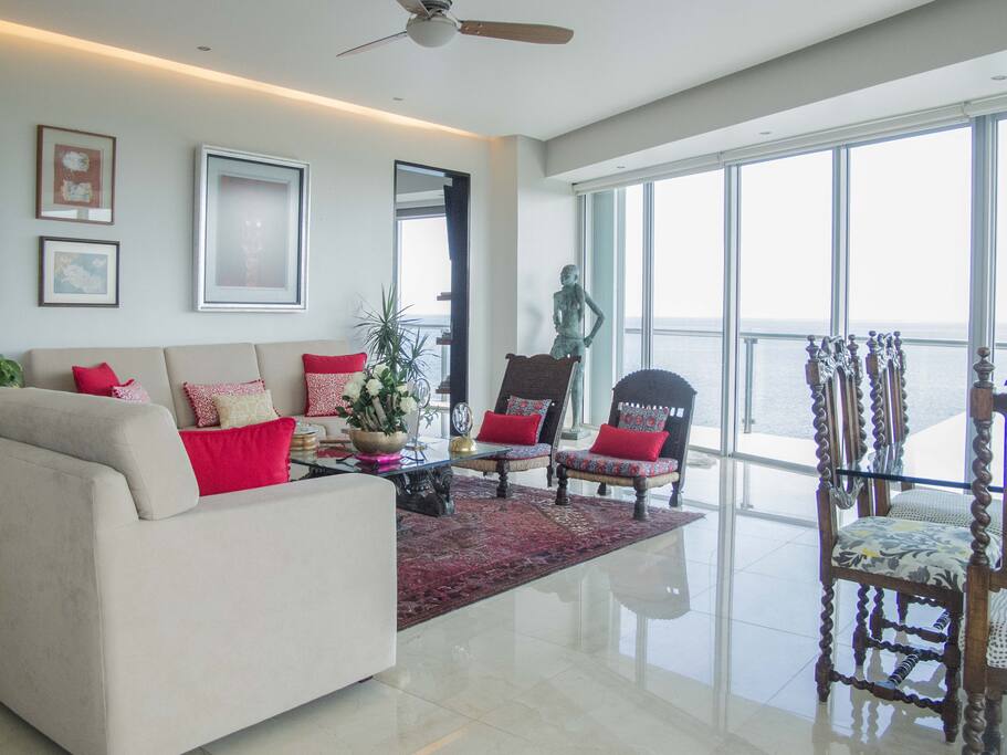 Sala y comedor con vista a mar y laguna