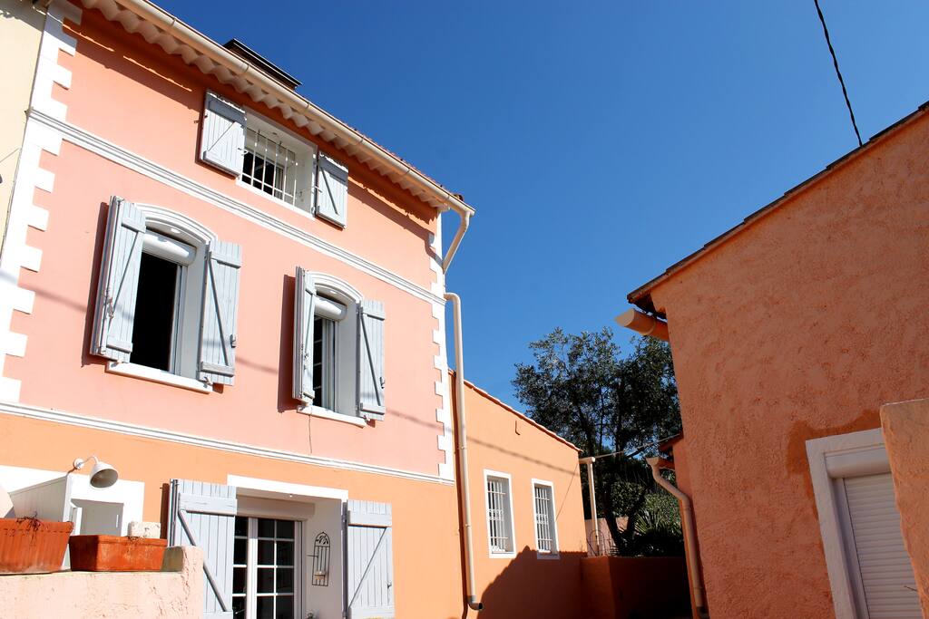 Maison sur 3 niveaux avec dépendances