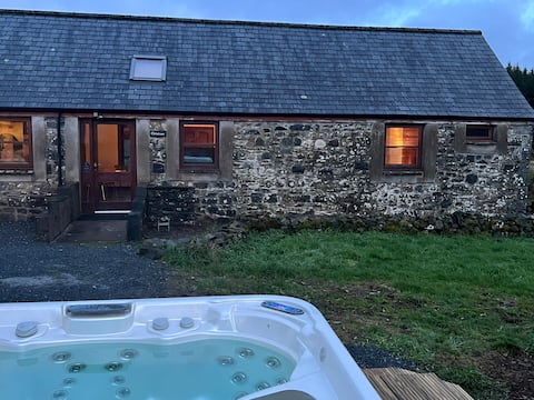 Ochiltree Cottage, set in a rural riverside haven