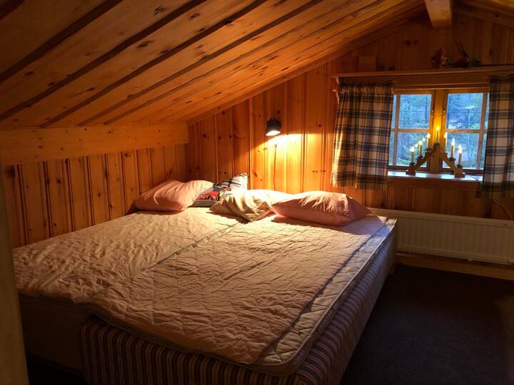 Sovloftet med 2 fullstora sängara 90 cm vardera samt möjlighet till etxra madrass för en tredje person.