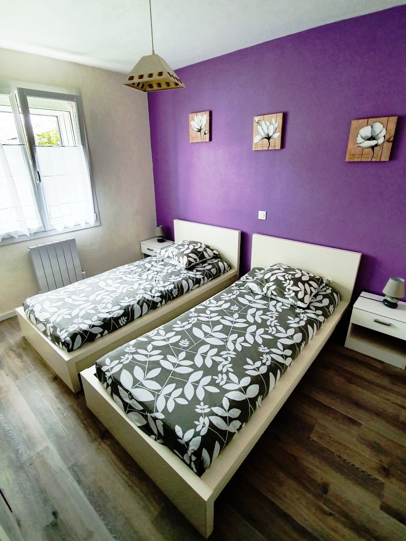 Habitación 2 con 2 camas de 90 x 200 y vestidor