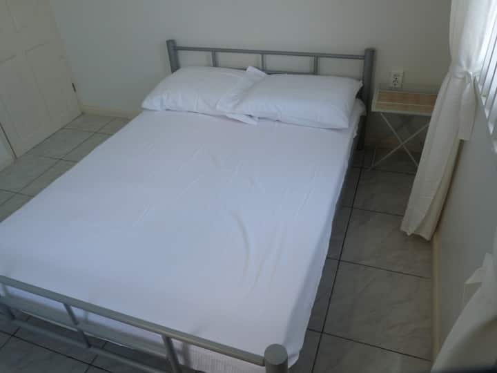 Apartmán C, spálňa 2 s klimatizáciou a manželskou posteľou