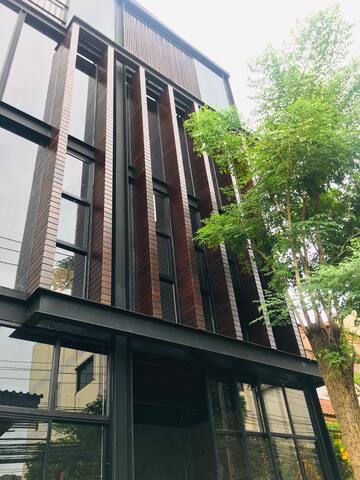 Ari Skyview l Chic Loft Boutique Stay 7 BR for 20 gallery image 3