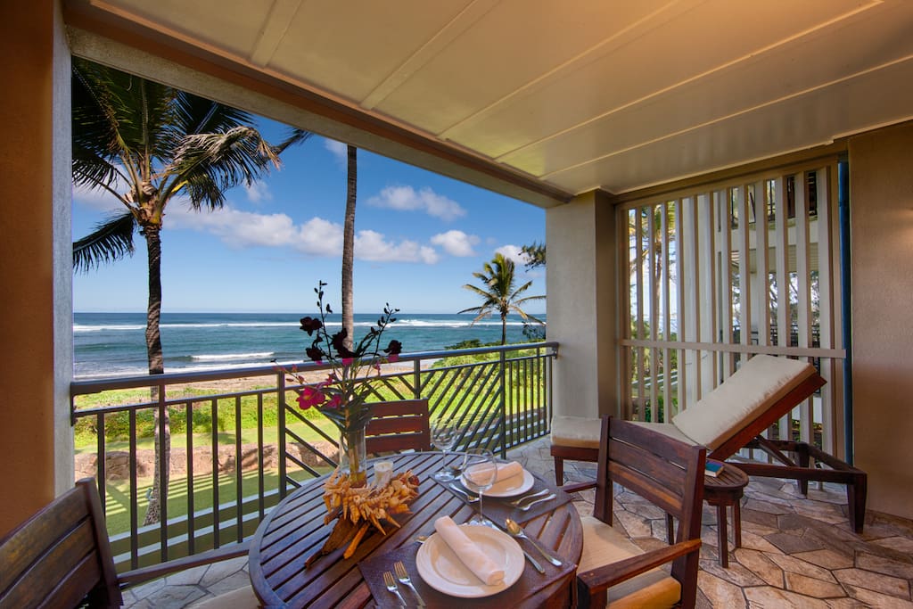 Lanai with spectacular panoramic ocean views!