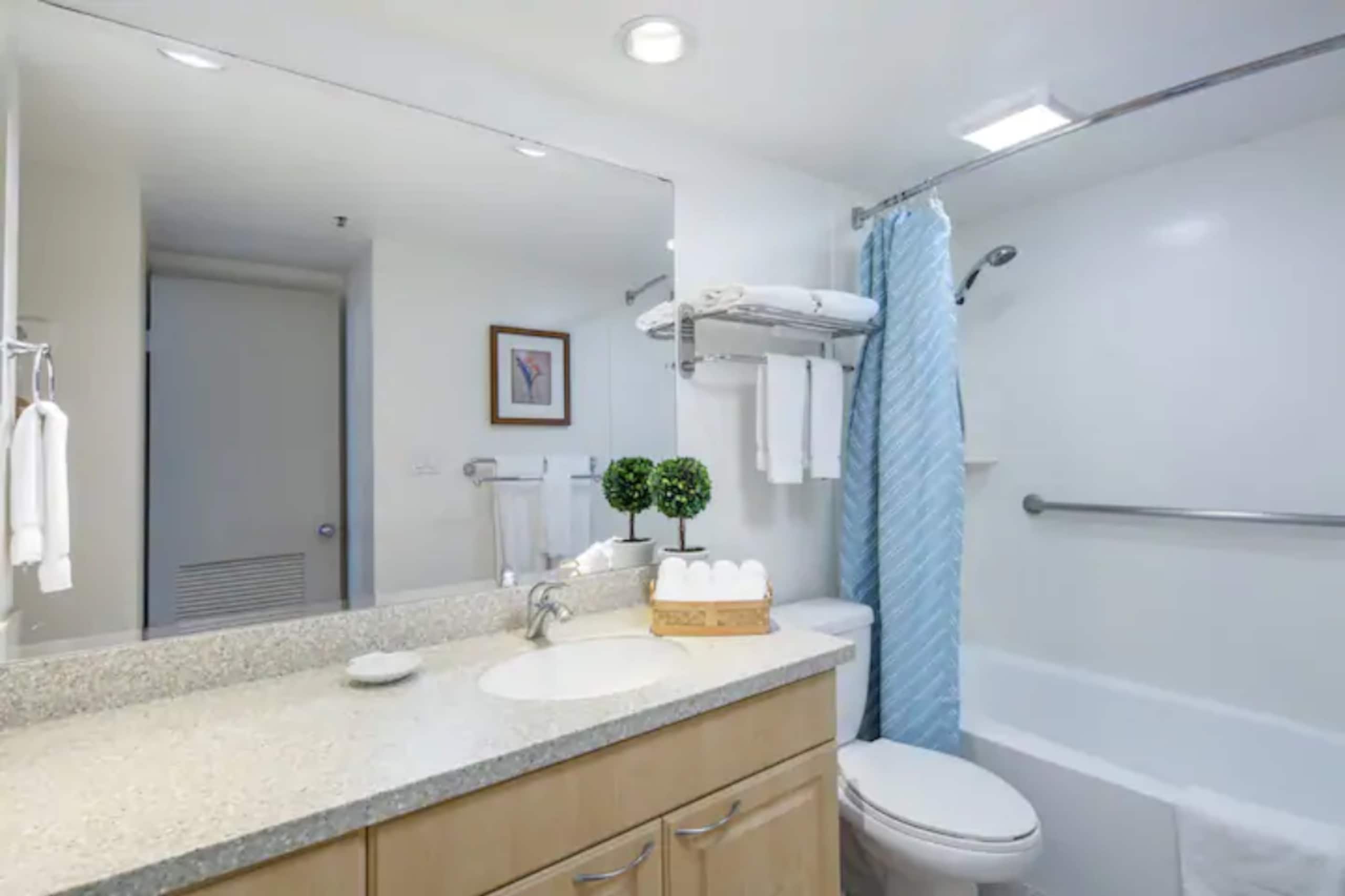 Condo in Honolulu · ★4.61 · 1 bedroom · 3 beds · 1 private bath - Image 7