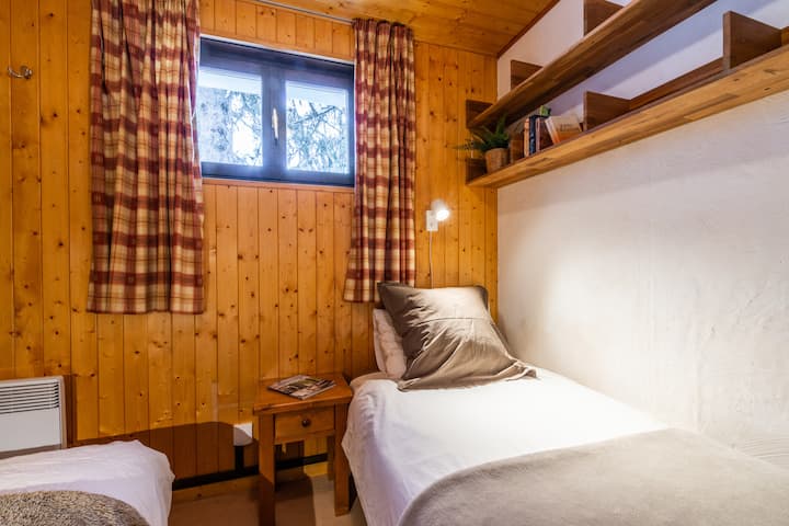 Bedroom with two individual beds, and reading lights on each bed.