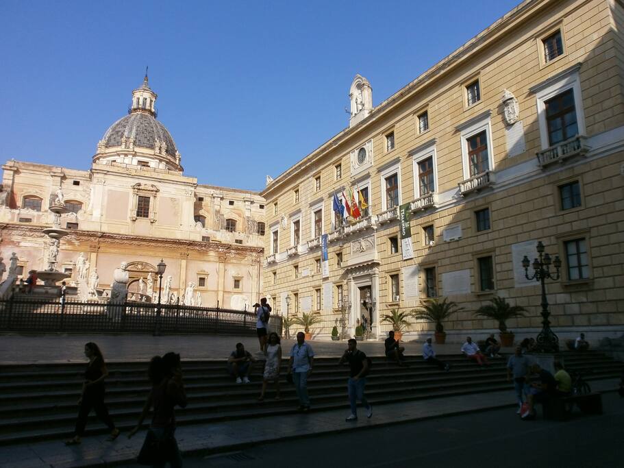 Piazza della Vergogna (sede del sindaco)
