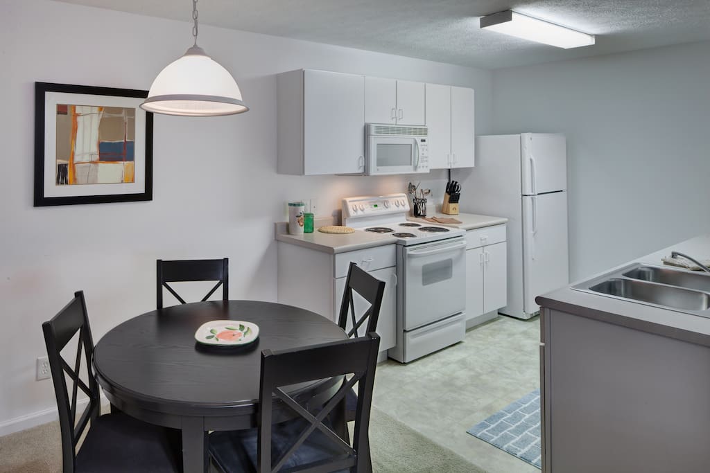 Dining & kitchen area