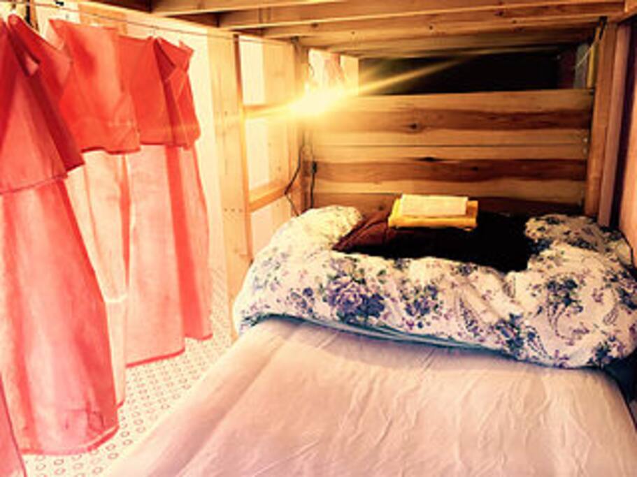 Each bed has own light & plug, the curtain to keep privacy.