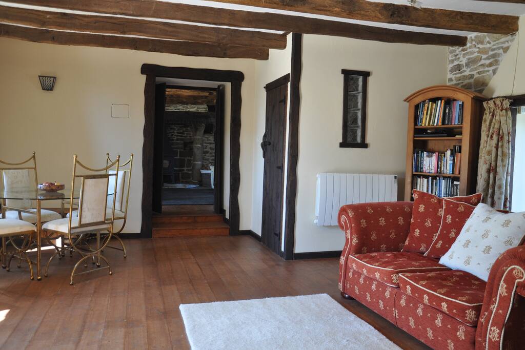Guest Sitting / Dining Room with Wifi access