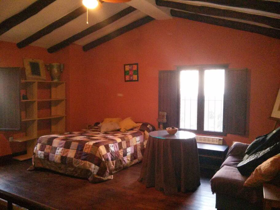 Habitación planta alta con capacidad para hasta 4 personas mas una cuna