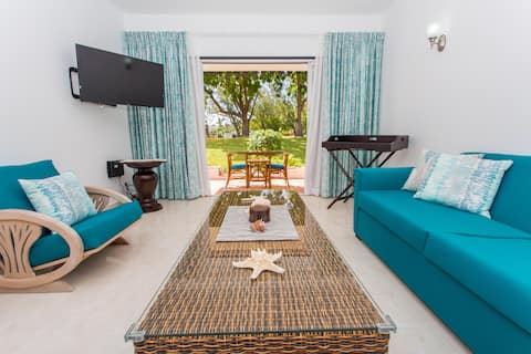 Green Monkey 4 - 1 BR Condo POOL, near BEACHES