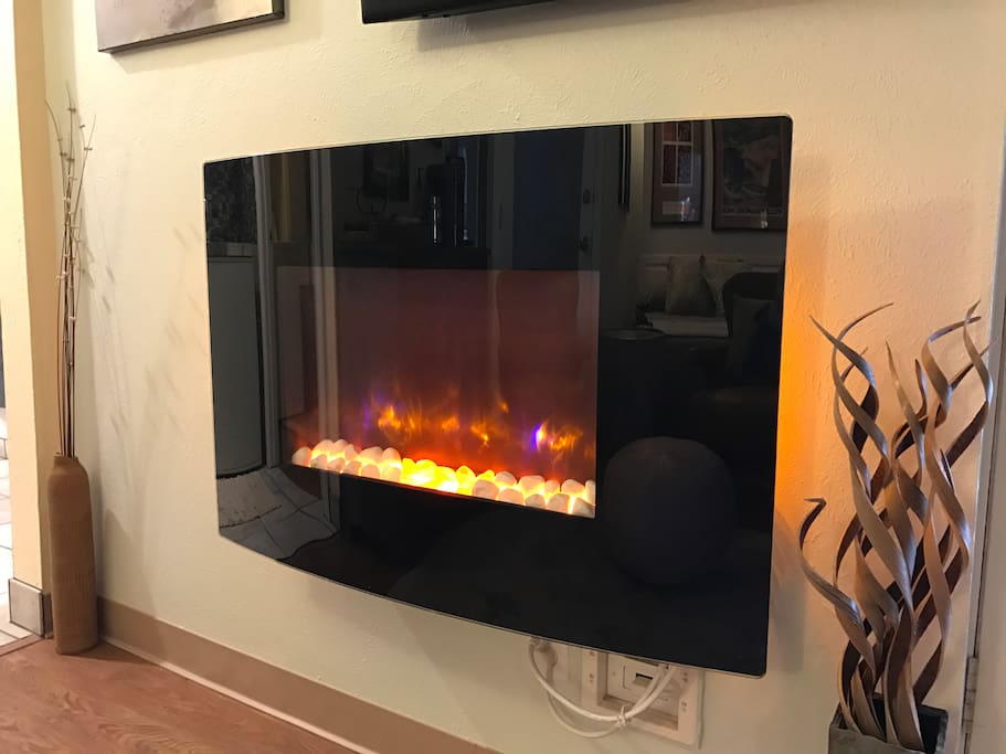 Beautiful contemporary electric fire place with or without heat