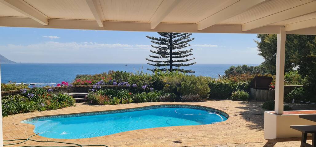 Neptunes Seat – Garden Paradise with Ocean Views gallery image 2