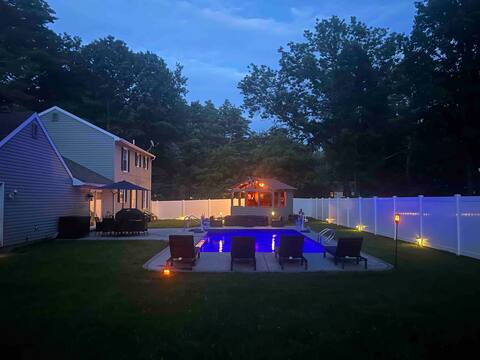 4BR Home w Pool Less than 10 mins-SPAC/Track/DT