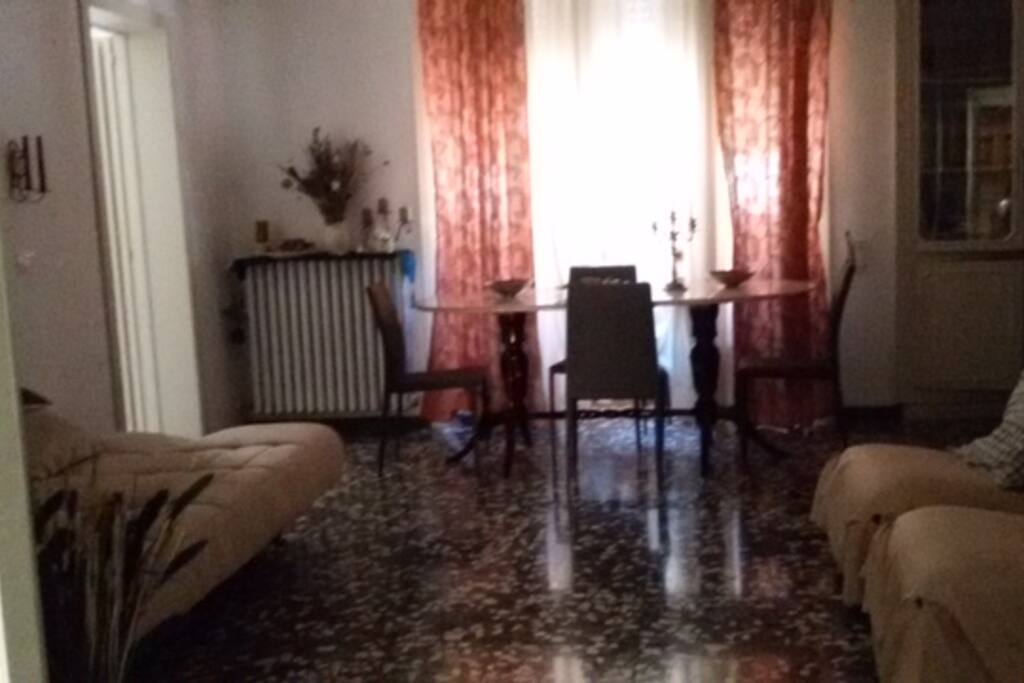 Sala con divano letto