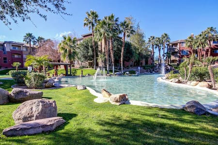 *Close to Airport!* Oasis in the Red Rocks
