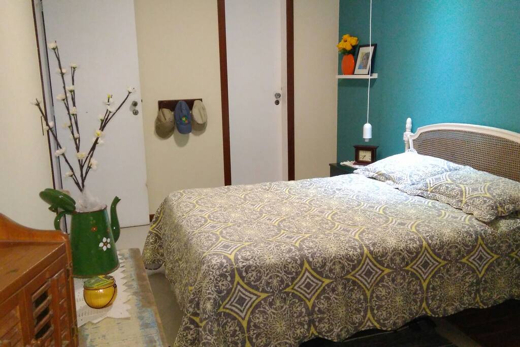 Suíte para casal. Banheiro privativo.