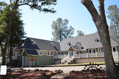 Large Vacation Home Retreat 14BR, 8.5BA & Theater
