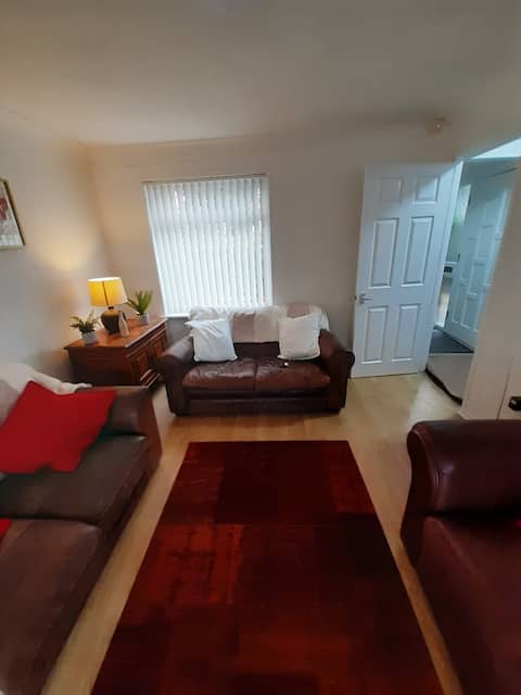 Top Airbnb: Quiet house 5mins to NEC/Airport/HS2/Arena in Solihull