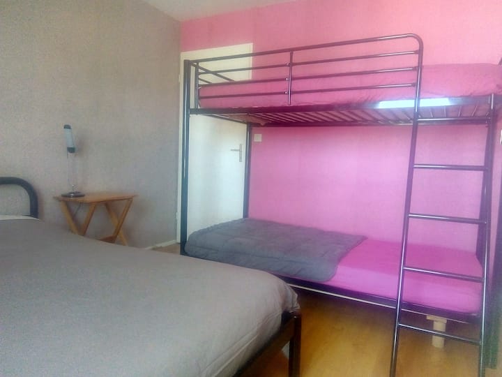 Cama para 2 personas + literas