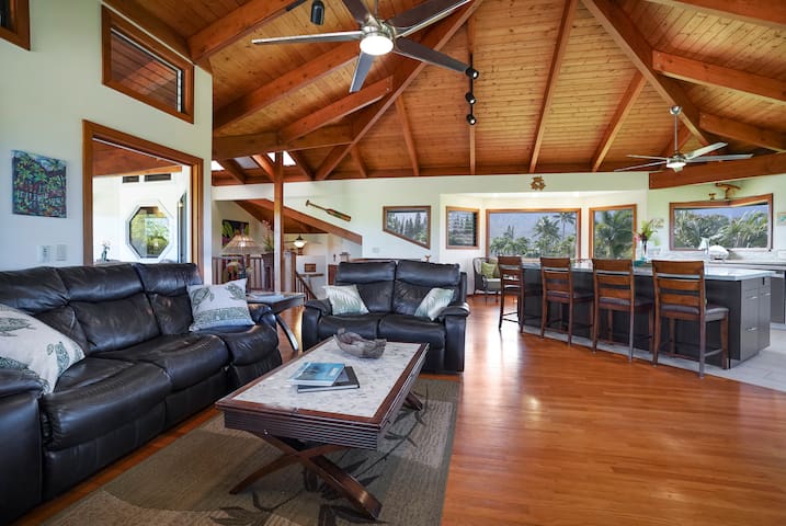 Sunset Waterfall House In Kauai gallery image 3